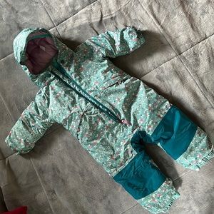 Patagonia snowsuit 6-12 Months